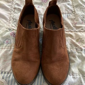 Austin Trading Co. Women’s suede Booties. Size 8.